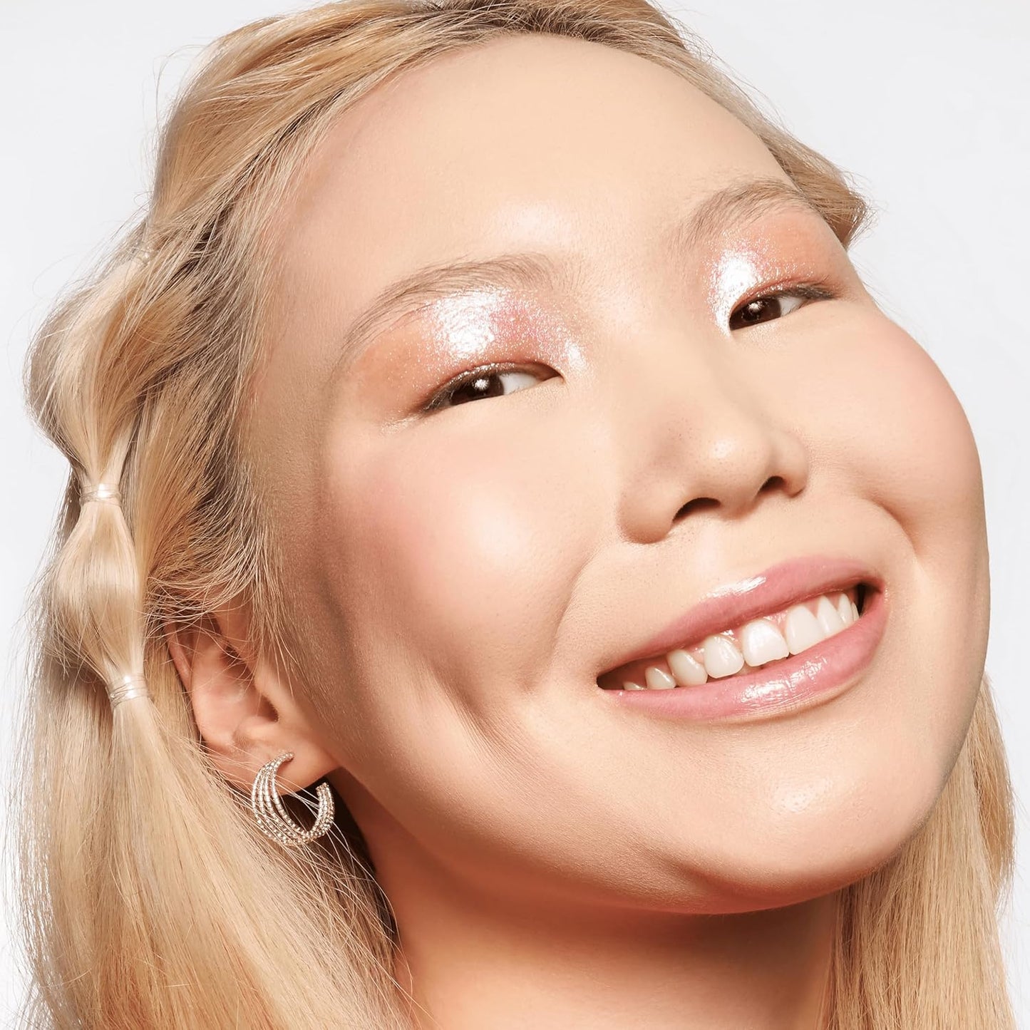 essence | The Super Balm Glossy Lip Treatment | 10 Hour Hydrating Lip Balm for Glossy Finish with Shea Butter & Vitamin E | Vegan & Cruelty Free